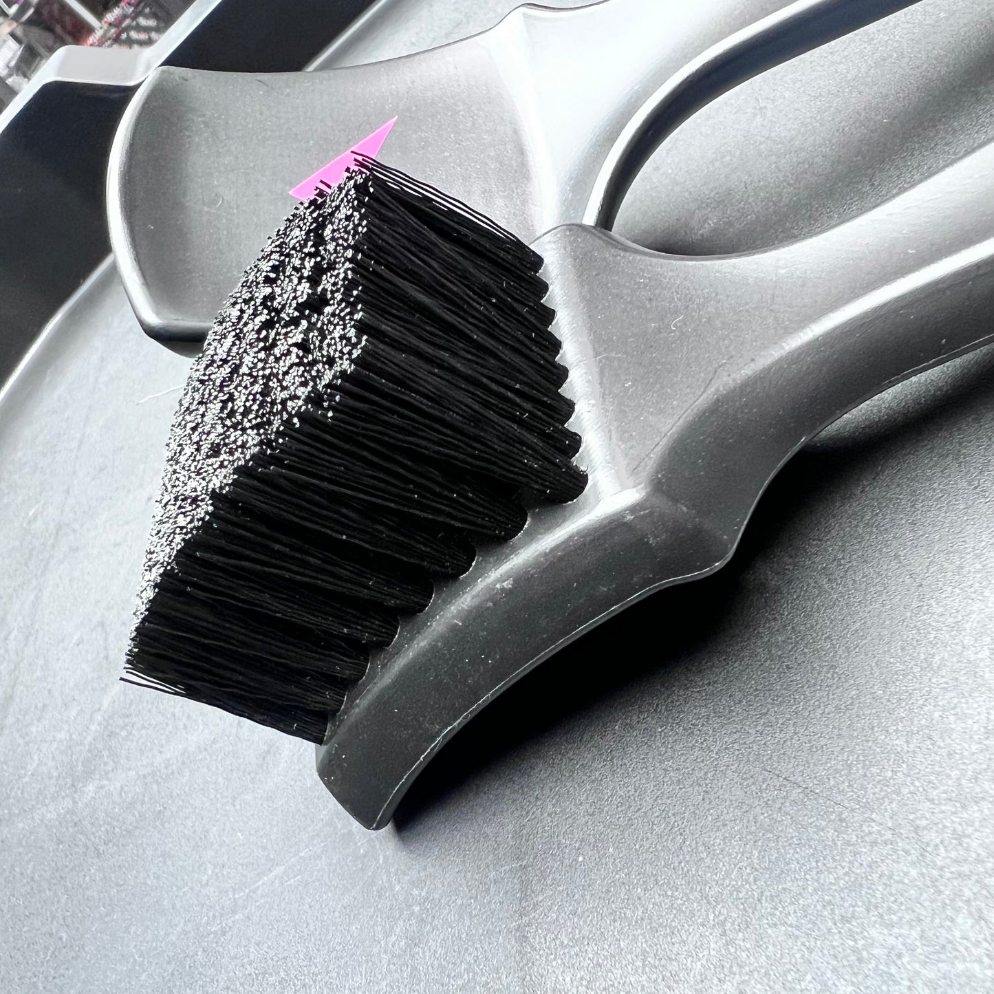 TIRE & CARPET SCRUB BRUSH