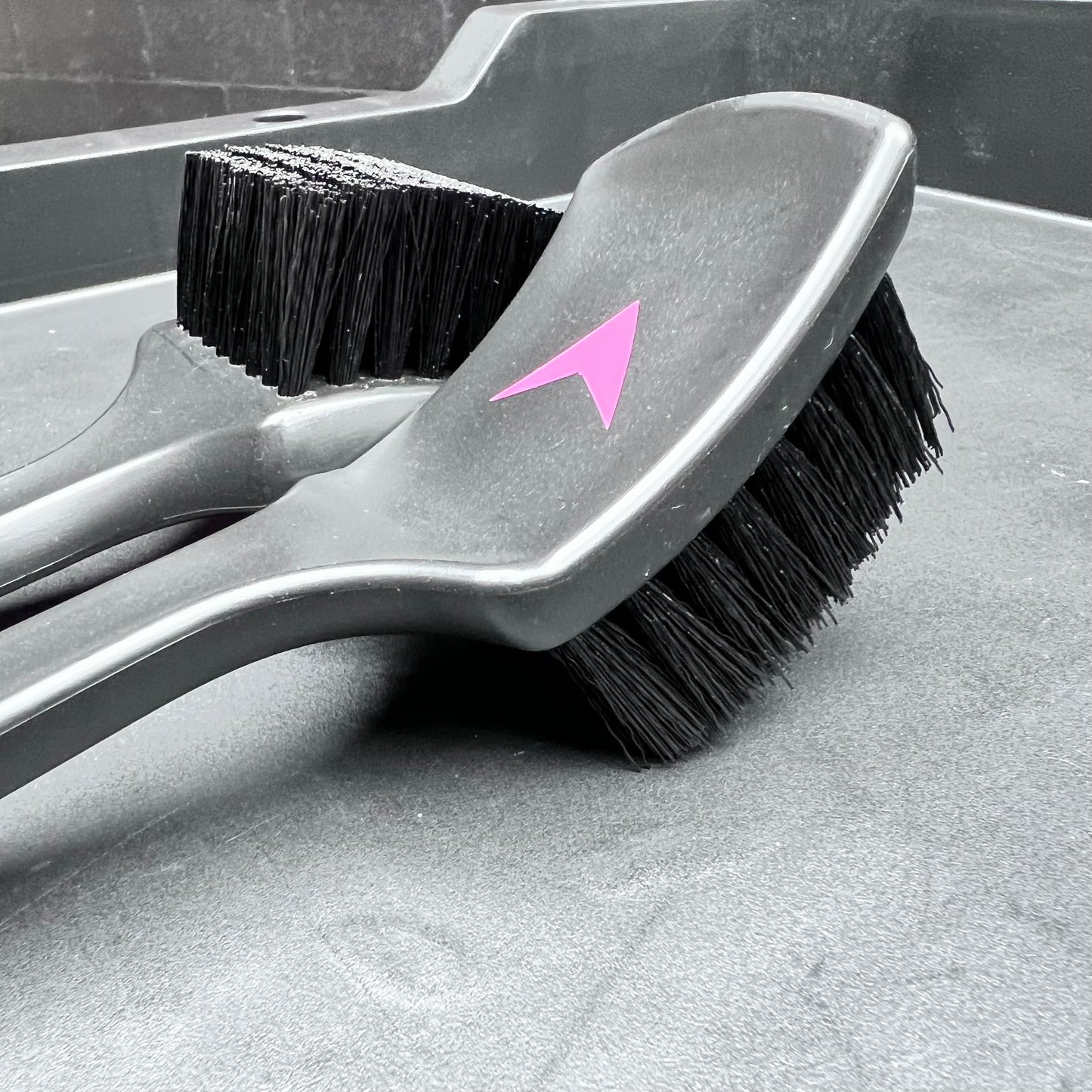 TIRE & CARPET SCRUB BRUSH